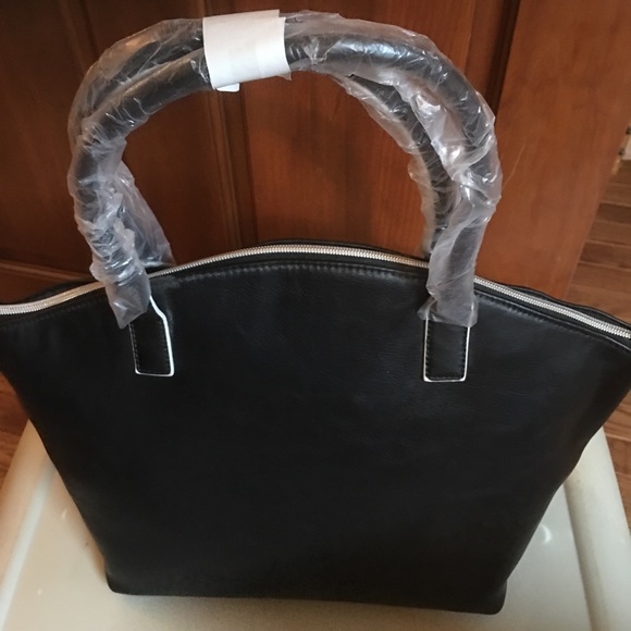 Brand New Kenneth Cole Purse - Picture 2 of 2